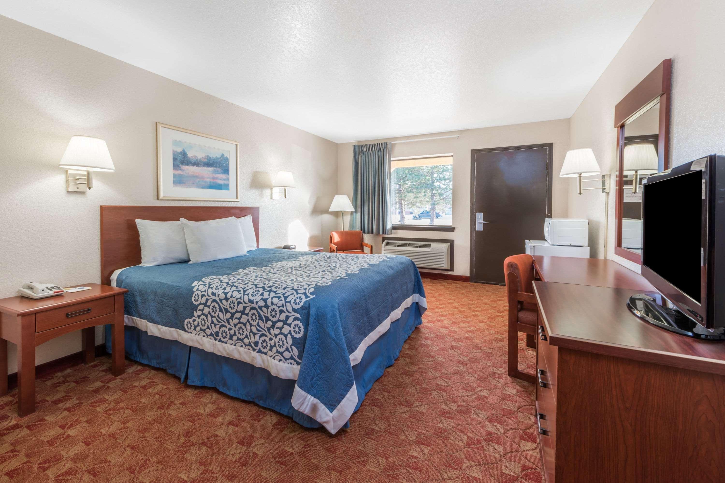 Days Inn By Wyndham Russell Esterno foto