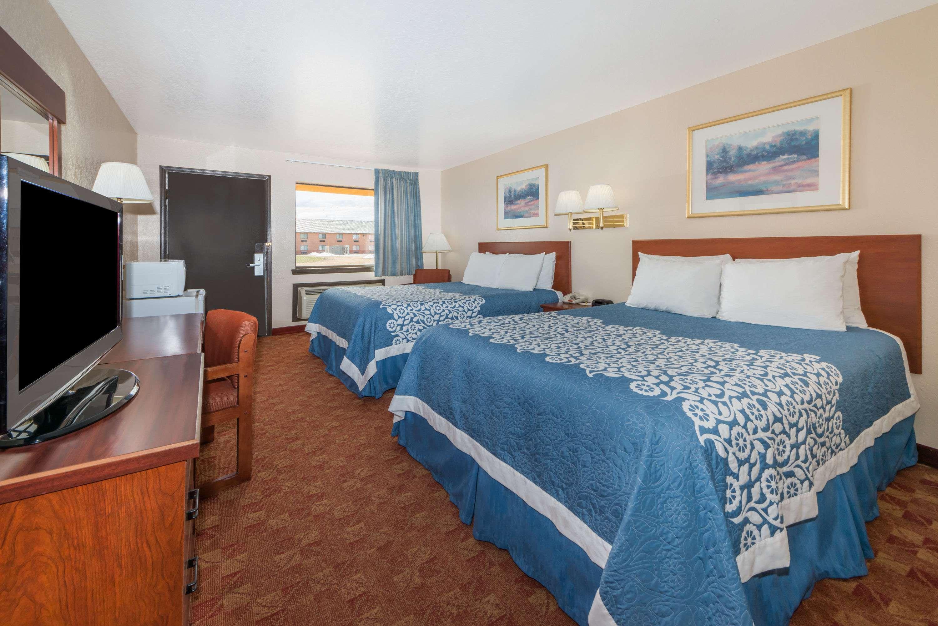 Days Inn By Wyndham Russell Esterno foto